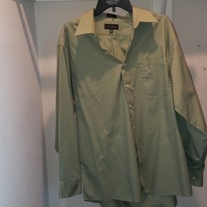 mens botton up shirt XL